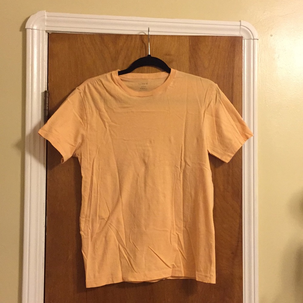 Slim-fit light orange tee (men’s)